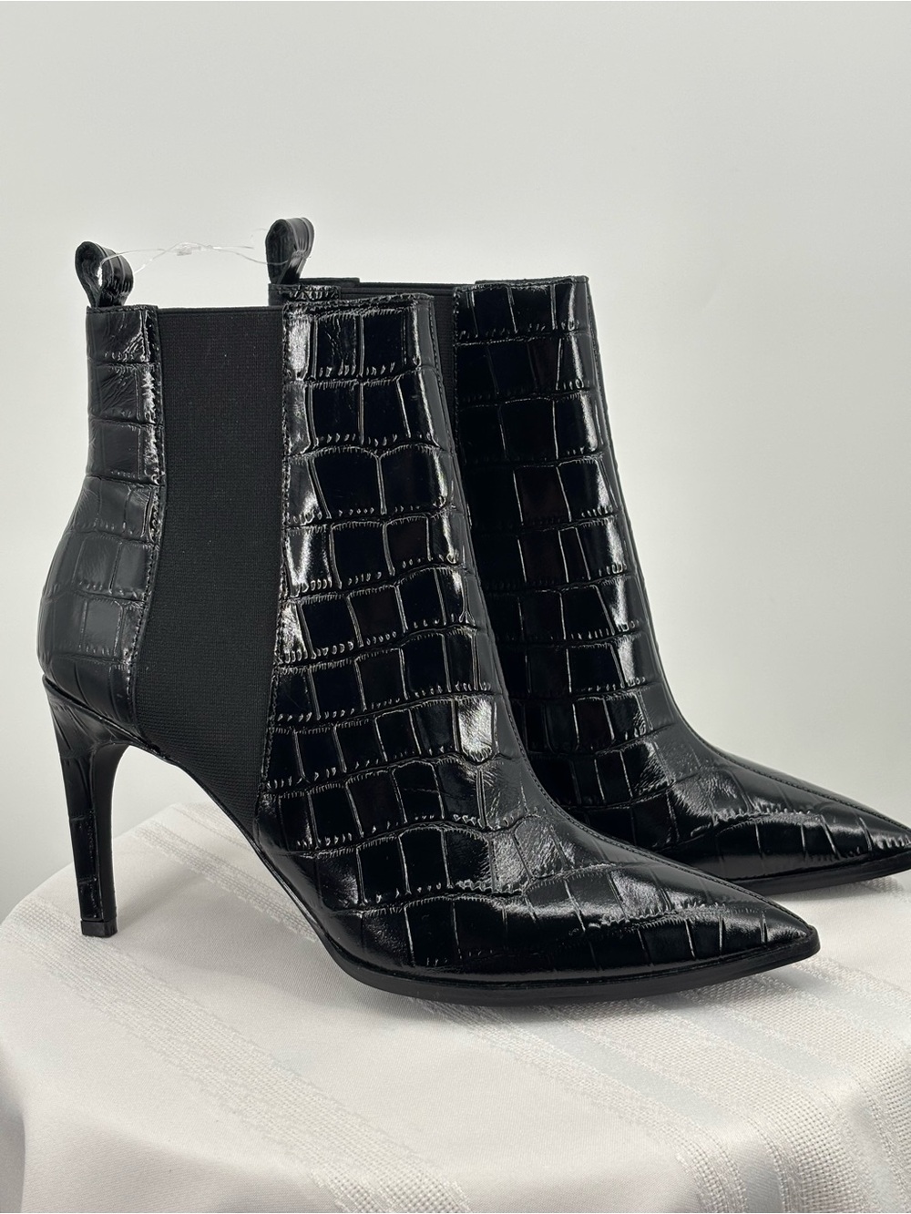 NWOT — NEW WITHOUT TAGS (no box)
42 Gold black croc-embossed Chelsea ankle boots